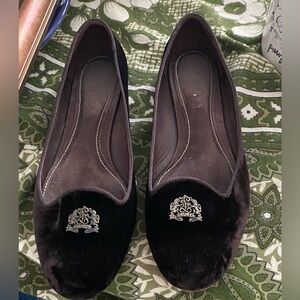 Ralph Lauren “Vienna” Brown Velvet Ballet Flats. Metal Insignia at Top. Size 8